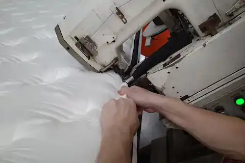 凱撒床墊品牌形象圖，台灣化床墊製造工廠